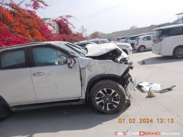 TOYOTA FORTUNER LEGENDER - Image 7