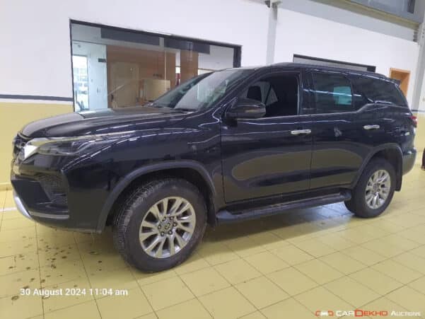 Toyota FORTUNER SIGMA 4 (AT)